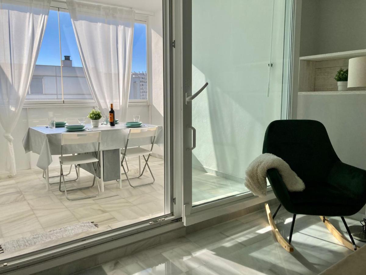 Atico Valdelagrana Playa - Aire Acondicionado Y Piscina Lägenhet El Puerto de Santa María Exteriör bild